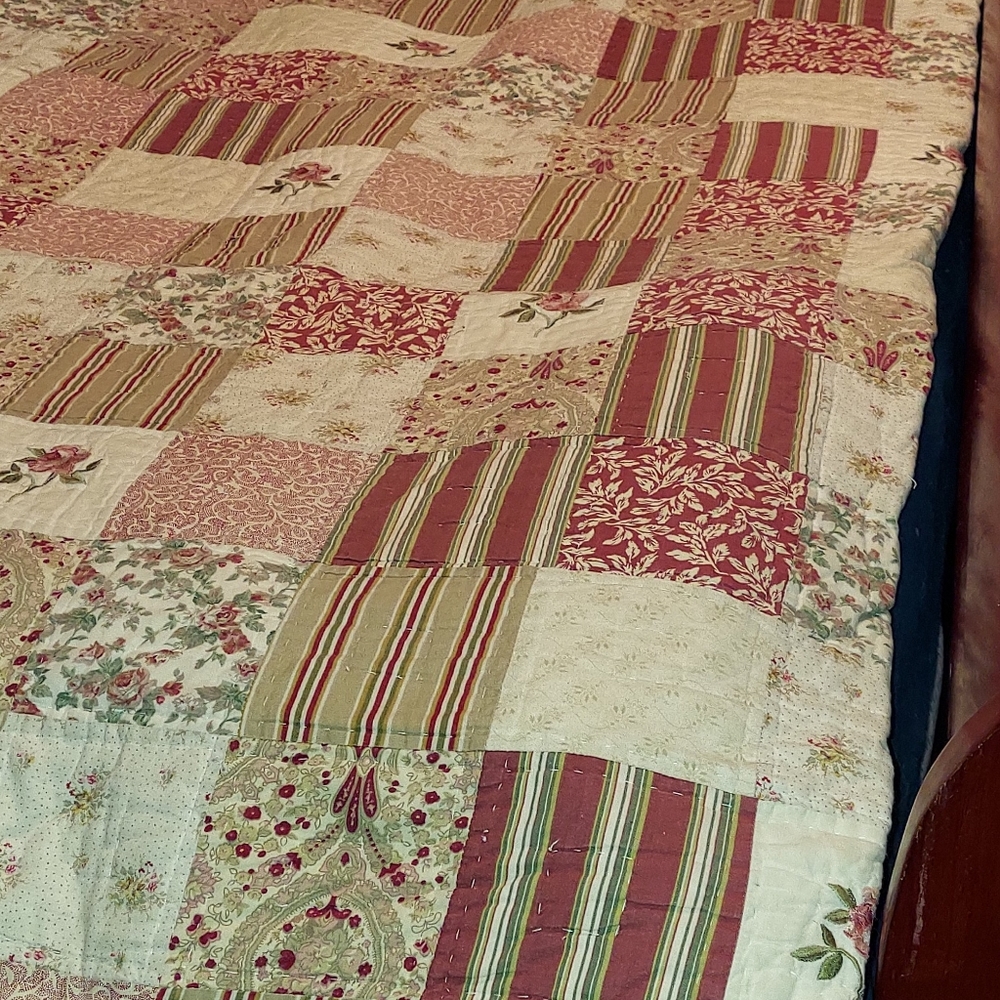 King-size quilt,  farmhouse/shabby chic